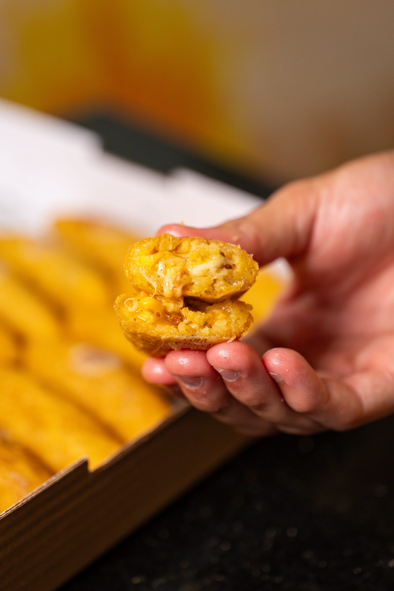 Bolinho caipira Ôcaipira recheado de calabresa