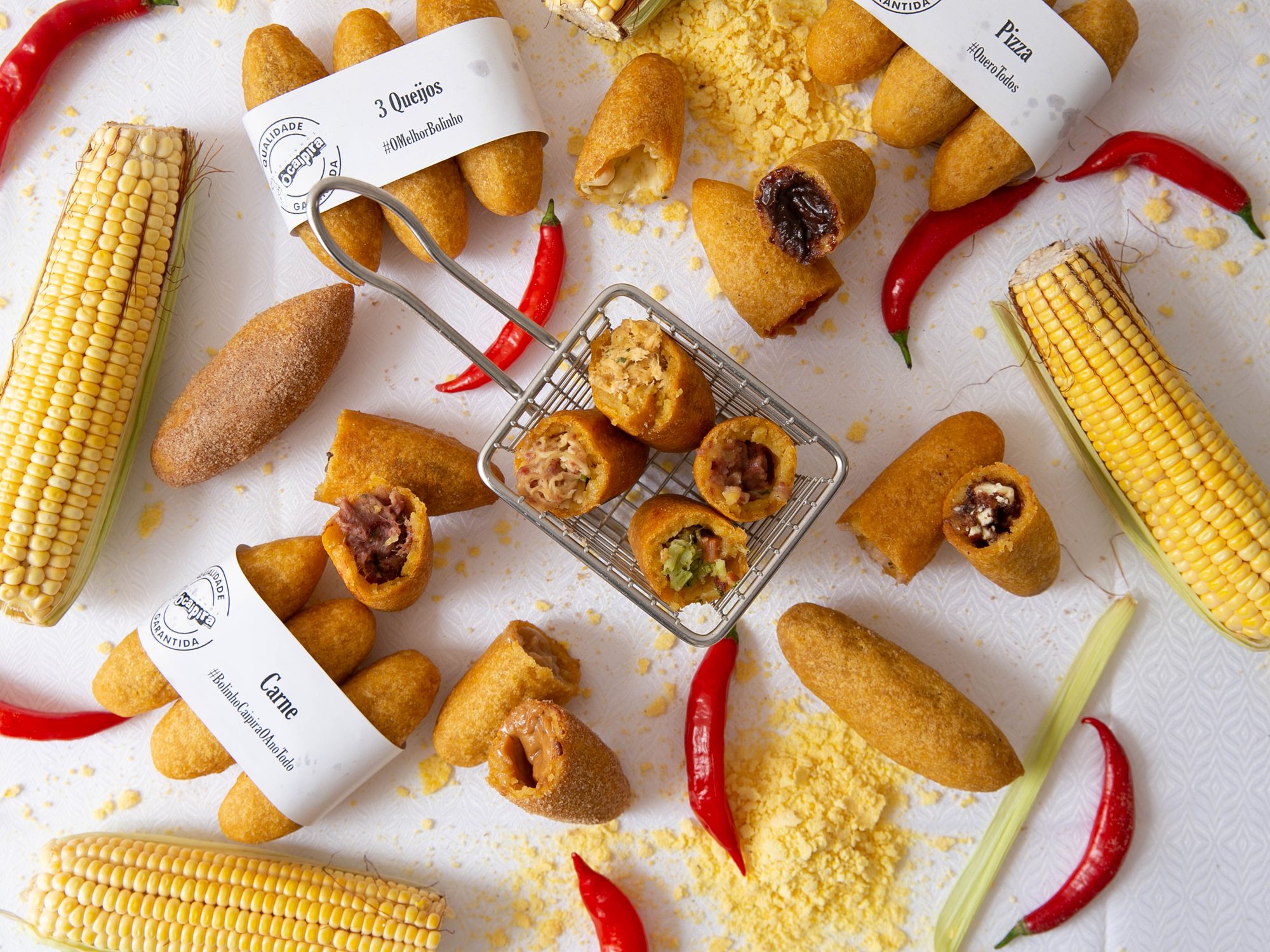 Bolinhos e salgados Ôcaipira recém-fritos, recheios de carne, 3 queijos e pizza