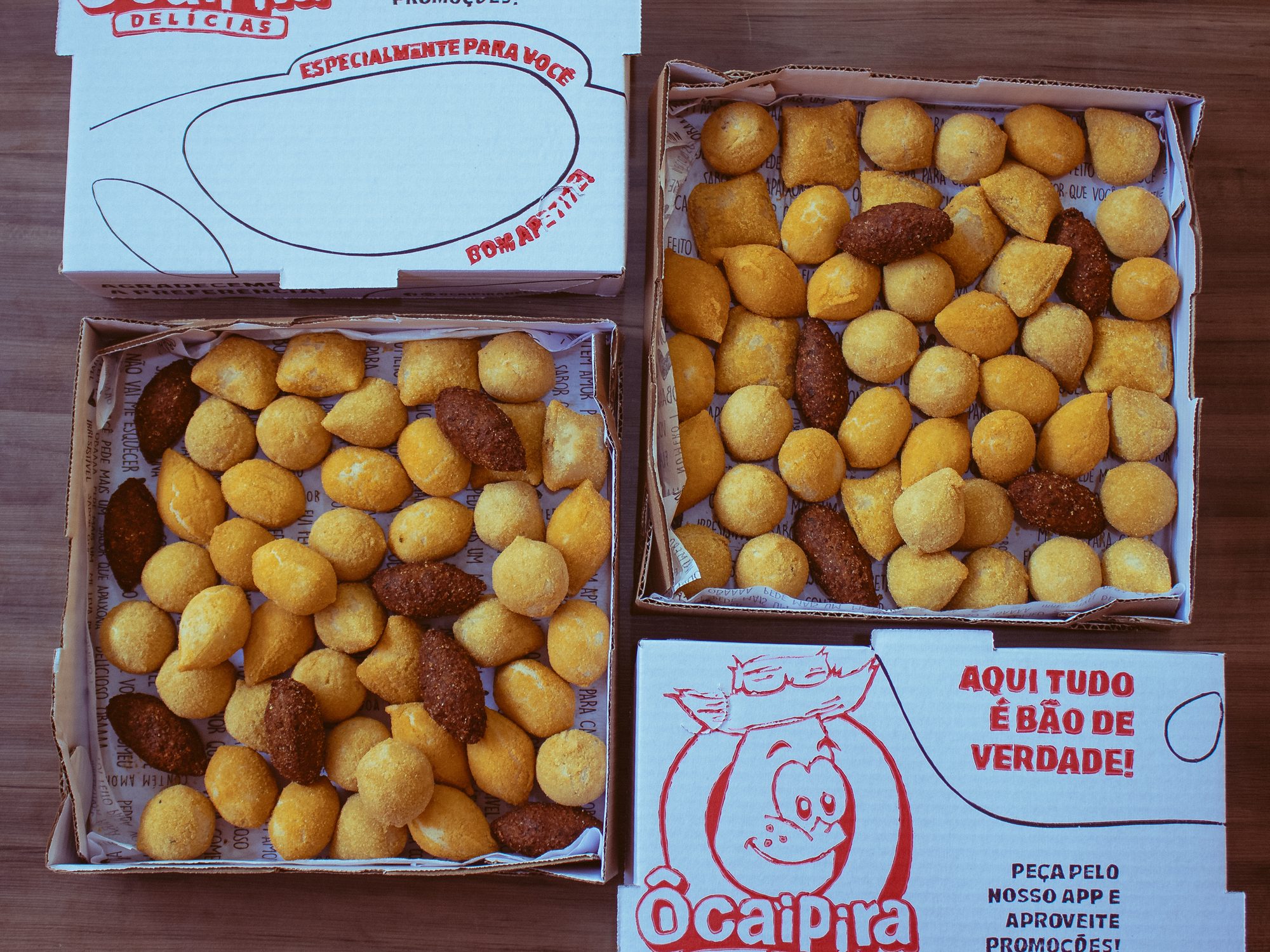 Caixa com bolinhos Ôcaipira para festa