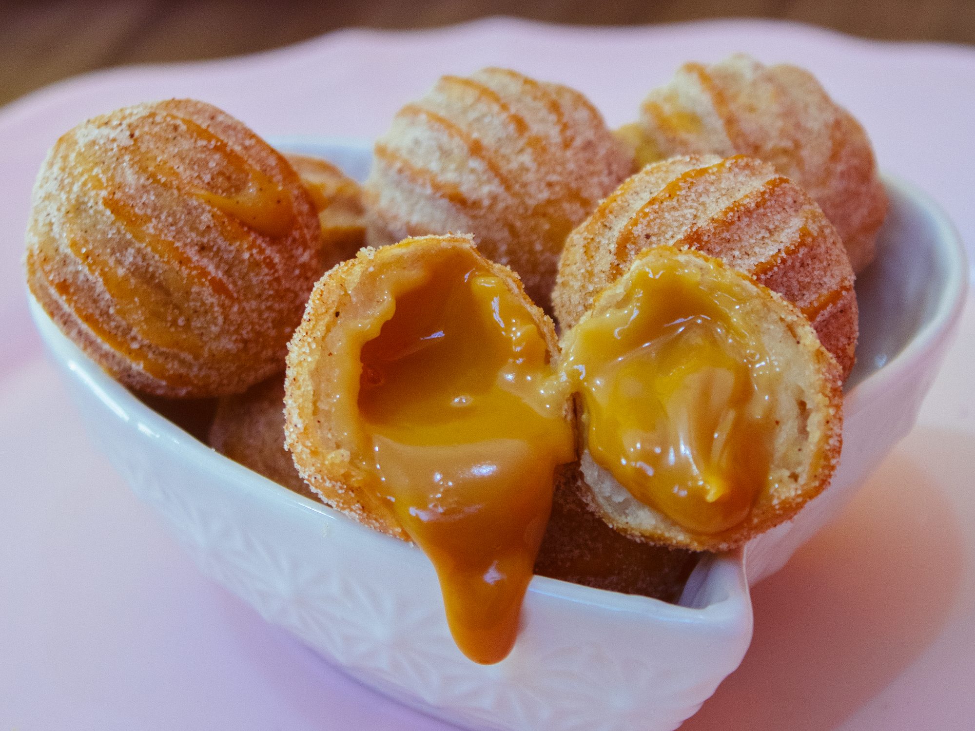 Mini churros Ôcaipira recheados de doce de leite
