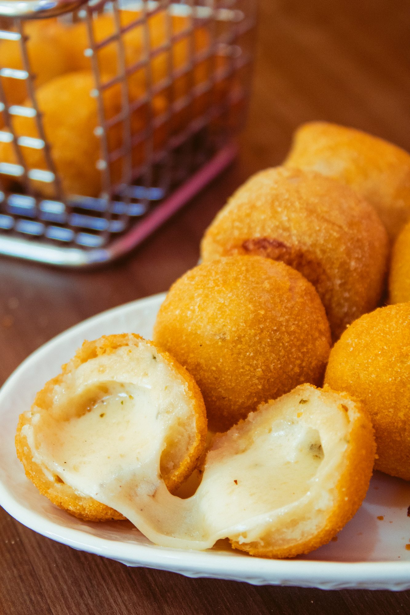 Bolinho recheado de 3 queijos