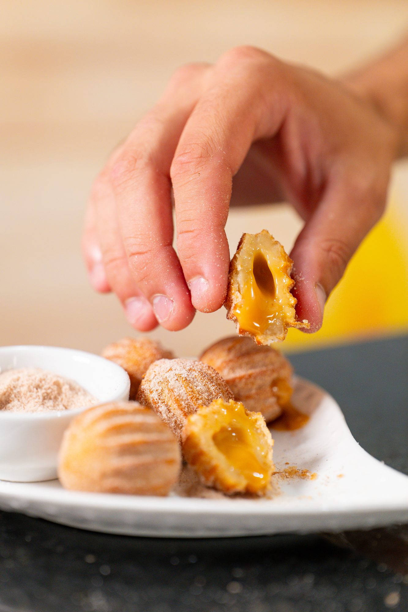 Mini churros Ôcaipira recheado de doce de leite
